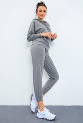 تصویر لباس ورزشی زنانه کانگورویی کلاهدار زنانه خاکستری ملانژ سایز بزرگ الاستیک پا - 95288 T07BY-95288 