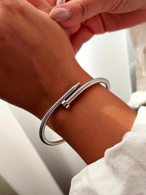 تصویر بنگل زنانه کارتیه میخی بافت دار - طلایی 