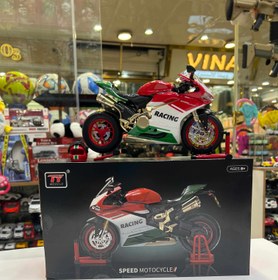 تصویر موتور دودزا کلید خور دوگاتی چراغ دار گاز خور شارژی کلاه ماسکت دار پایه های نگه دارنده دارد 