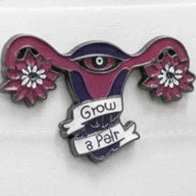 تصویر سنجاق سینه رحم بنفش 