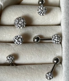 تصویر پرسینگ گوش میخ نقره 