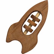 تصویر جغجغه چوبی طرح موشک – اسباب‌بازی ایمن و طبیعی برای نوزادان 