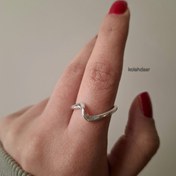 تصویر انگشتر زنانه موج دار نقره ای 