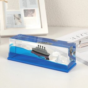 تصویر دکوری کشتی معلق تایتانیک و کوه یخ 