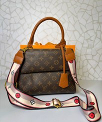 تصویر کیف دستی لویی ویتون قهوه‌ای با بند پهن دوشی 