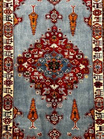 تصویر فرش دستبافت 2.8متری تمام پشم گل ابریشم نقش قشقایی رنگ طبیعی کد 0700481 Handmade 2.8m rug,Full wool,Silk motifs,Qashqaei design,Organic color,Code 0700481