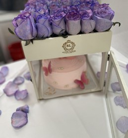 تصویر باکس گل رز و کیک رز بنفش 20شاخه 
