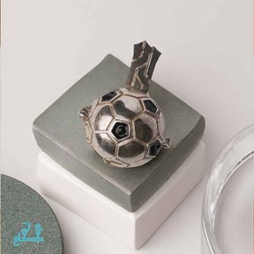 تصویر آویز لاکت توپ فوتبال 