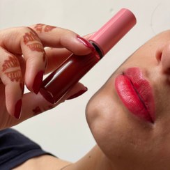 تصویر تینت لب صورتی 