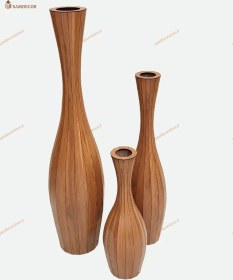 تصویر گلدان کنار سالنی چوبی 