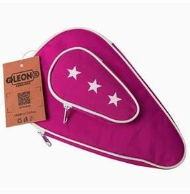 تصویر کیف تنیس کاور راکت روی میز و By Leon 1982 