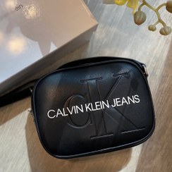 تصویر کیف دوشی زنانه کلاوین کلاین مدل Camera Bag جنس چرم مصنوعی 