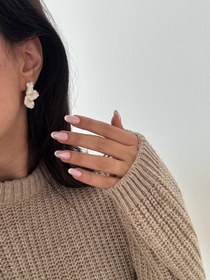 تصویر گوشواره گل نیمه میناکاری 