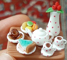 تصویر مگنت قوری و فنجان مینیاتوری خمیری 