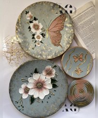 تصویر ست دیوار کوب پتینه برجسته زمینه توسی سبز طرح گل پروانه ورق طلا 