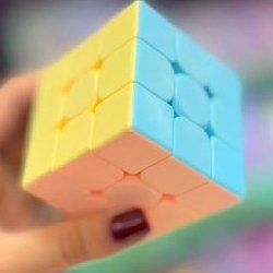 تصویر روبیک رنگ پاستلی 