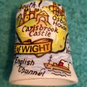 تصویر انگشتانه قدیمی کلکسیونی چینی انگلیسی آکبند با طرح IsIe of wight 