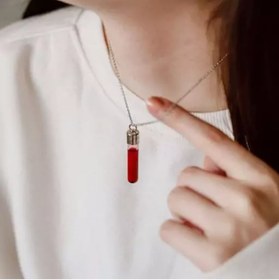 تصویر گردنبند شیشه خون 