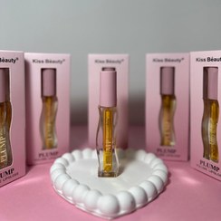 تصویر حجم دهنده ی لب kiss beuaty 