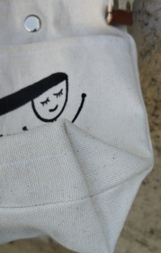 تصویر کیف پیاده روی طرح دختر 