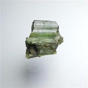 تصویر تورمالین رنگی نیمه شفاف (Tourmaline) 