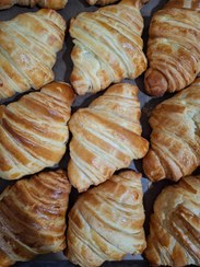 تصویر کروسان ساده (بدون فیلینگ و مغز) 