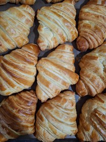 تصویر کروسان ساده (بدون فیلینگ و مغز) 