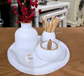 تصویر دکوری گلدان سفید طلایی 