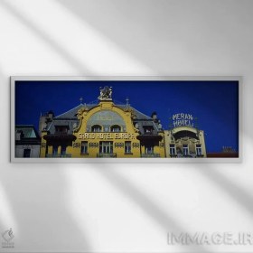 تصویر تابلو دکوراتیو Grand Hotel Europa, Prague, Czech Republic,نمای بالایی… اثر پانورامیک ایمجز - بوم گالری ایماژ / 60x20 / قاب 2x2 PVC سفید High section view of a hotel BY Panoramic Images