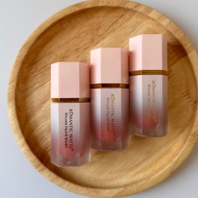 تصویر رژگونه مایع پد دار 