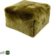 تصویر زیرپایی مربعی با رویه خز بلند 