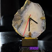 تصویر ساعت رومیزی سنگ عقیق با بافت‌های قهوه ای و سبز 