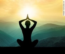 تصویر بسته آرامش عمیق | ترکیب مدرن یوگا، مدیتیشن و تکنولوژی مغز 