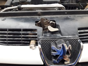 تصویر قفل کاپوت پژو 206 سوئیچی ضد ضربه ضد سرقت و ضد اسید توپی برنجی 