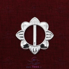 تصویر سگک نقره ای دایره 4 سانت طرح گل 