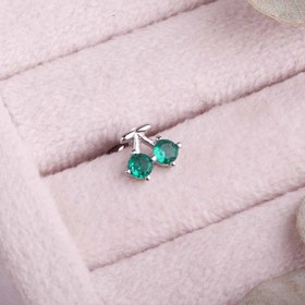 تصویر پیرسینگ میخ استیل 