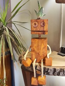 تصویر گلدان چوبی طرح ربات 