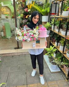 تصویر باکس گل و کیک نینا | کد: ZNB-OMR 