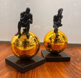 تصویر آدمک روی گوی جفتی 