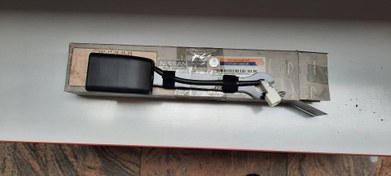 تصویر قفل کمربند جلو چپ مشکی سمت راننده اصلی جنیون پارت(86842JC10A) 