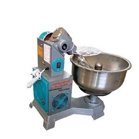 تصویر خمیر کن ۸ کیلویی موتور داخلی 