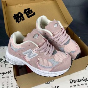 تصویر کتونی بچه گانه نیوبالانس ۲۰۰۲ آر صورتی New balance 2002r 