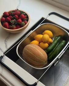 تصویر آبکش استیل وارداتی با دسته سیلیکونی | مناسب سینک و کانتر آشپزخانه 