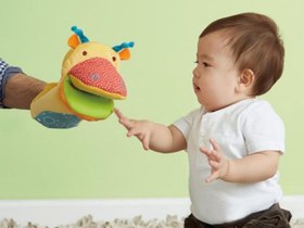 تصویر ليف عروسکی زرافه skip hop 