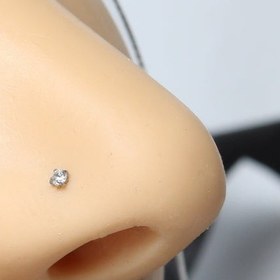 تصویر پیرسینگ بینی نقره نگین 