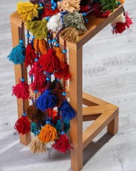 تصویر ریسه پشمی عمودی / آویز سنتی/ سردری پشمی / ریسه سنتی / ریسه منگوله دار پشمی / آویز عشایری 