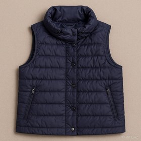 تصویر پافر زنانه پر طبیعی Olivia Hassler | استوک مارکباز 