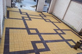 تصویر سنگفرش 8*20*10 ترافیکی با ضخامت هشت سانتی - زرد 10*20*8 paver