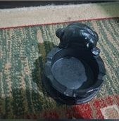 تصویر زیرسیگاری طرح آدم خمیده 