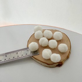 تصویر پوم پوم سفید 